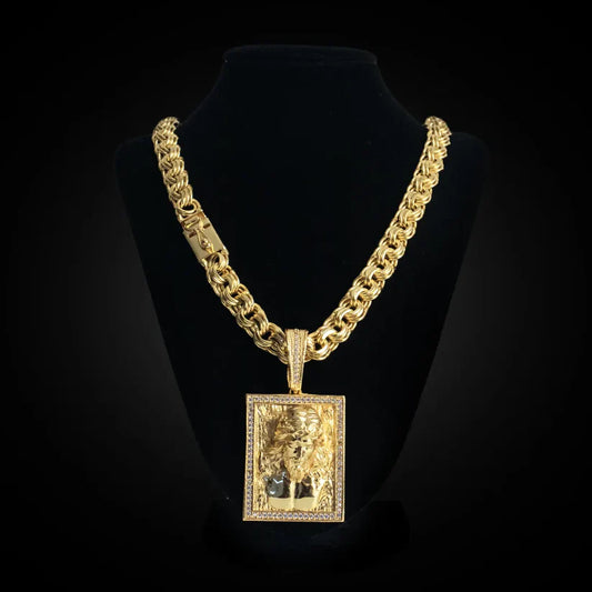Corrente Elo Triplo 13mm Banhada a Ouro com Pingente Jesus Cristo