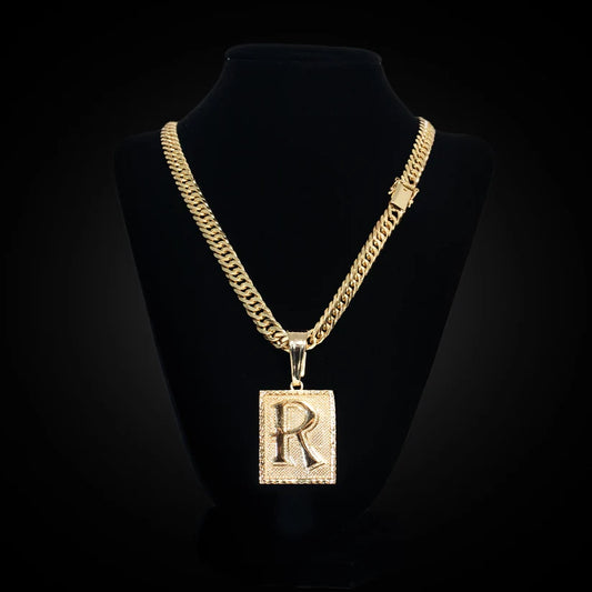 Corrente Grumet 8mm Banhada a Ouro com Pingente Letra Inicial